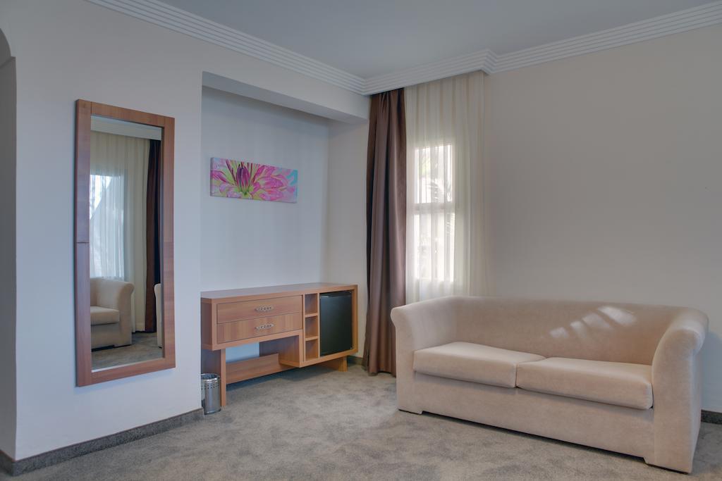 Melis Hotel 쿠사다시 객실 사진